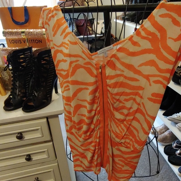 Two blouses - Picture 2 of 5